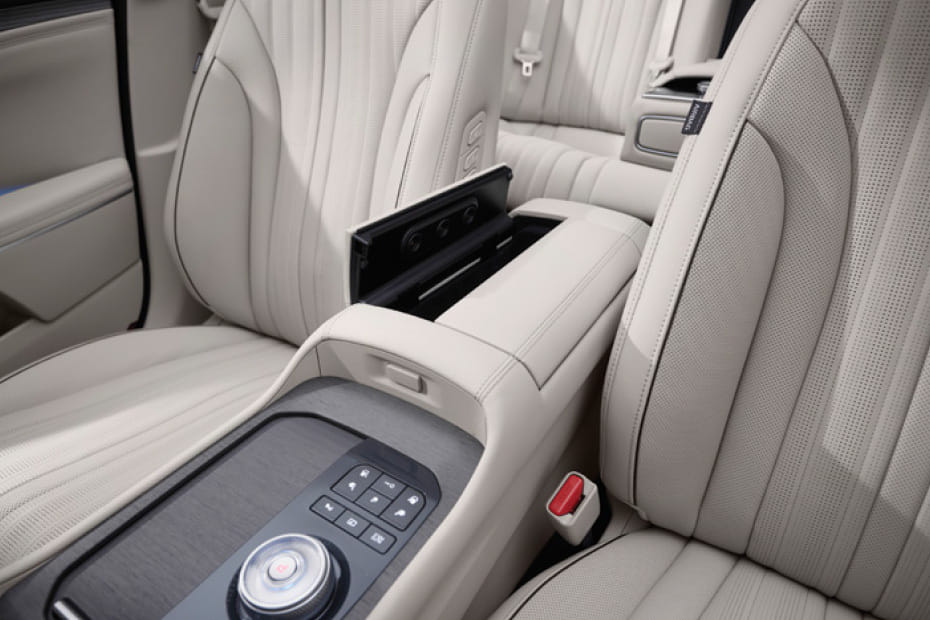 كيه 8  Front Center Divider