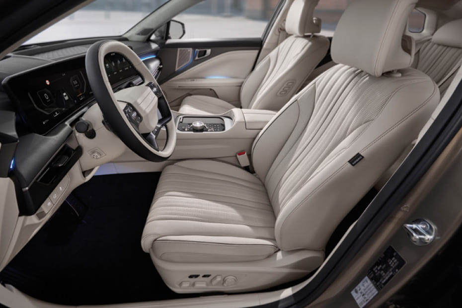 كيه 8  Front Seats