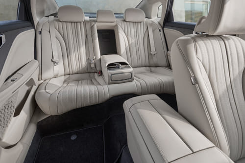 كيا كيه 8  Rear Seats