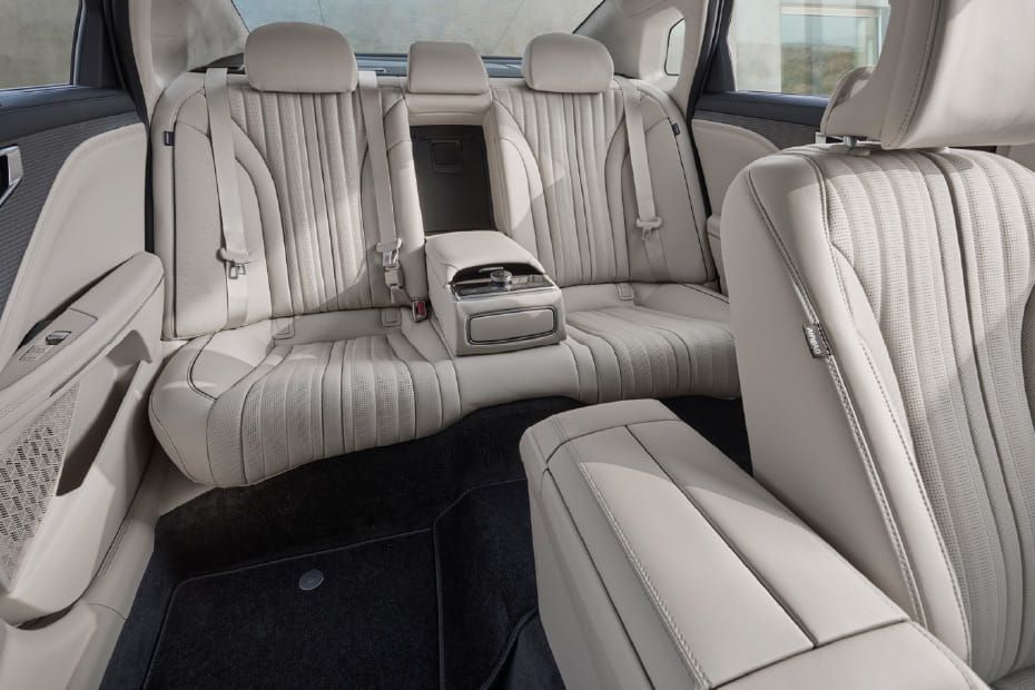 كيا كيه 8  Rear Seats