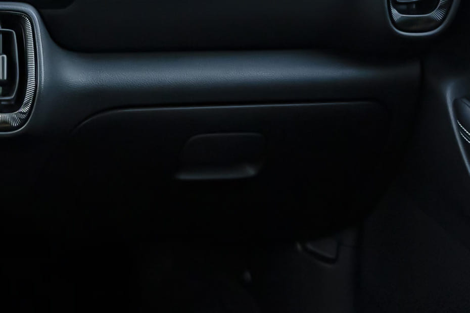 كيا سونيت Glove Box