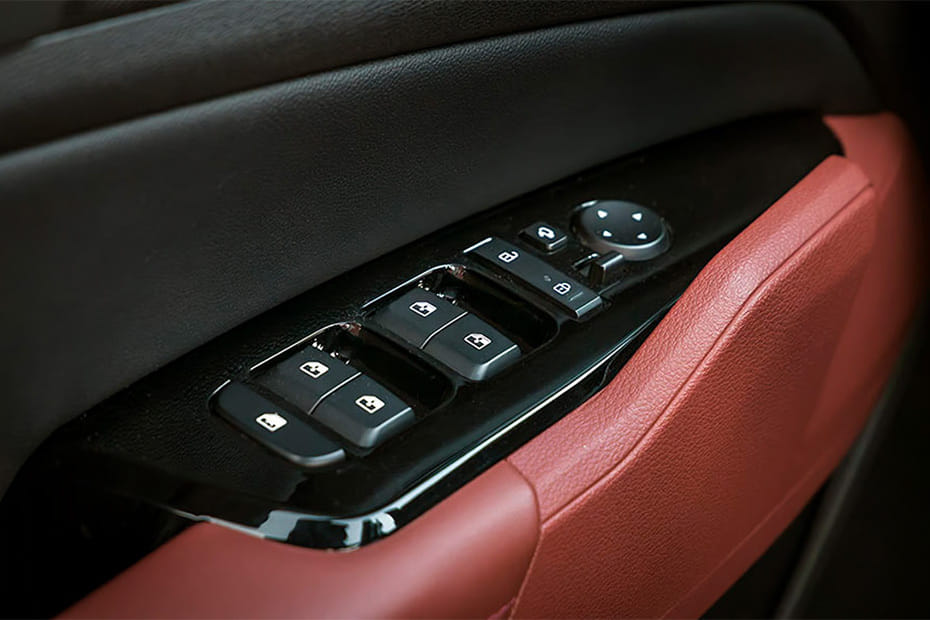كيا سبورتاج إل Drivers Side In Side Door Controls