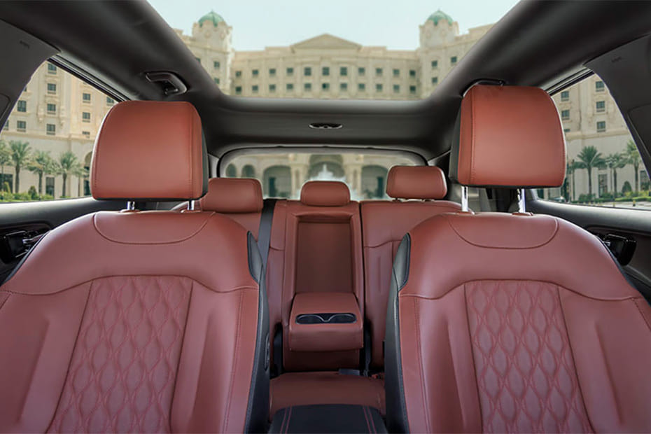 KIA Sportage L Front And Rear Seats Together