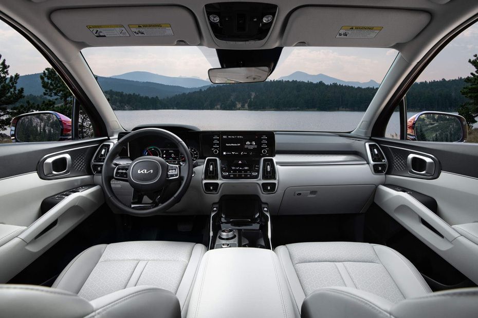 Dashboard View of Sorento Hybrid