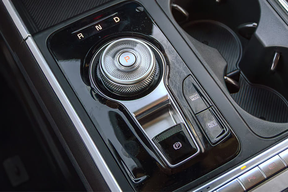 Center Controls of KIA Carnival Hybrid