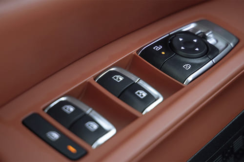 KIA Carnival Hybrid Drivers Side In Side Door Controls