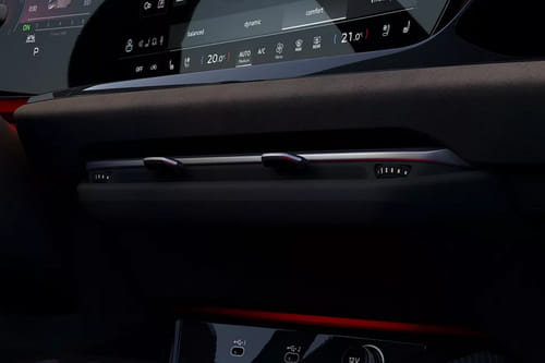 Front AC Controls of أودي S5