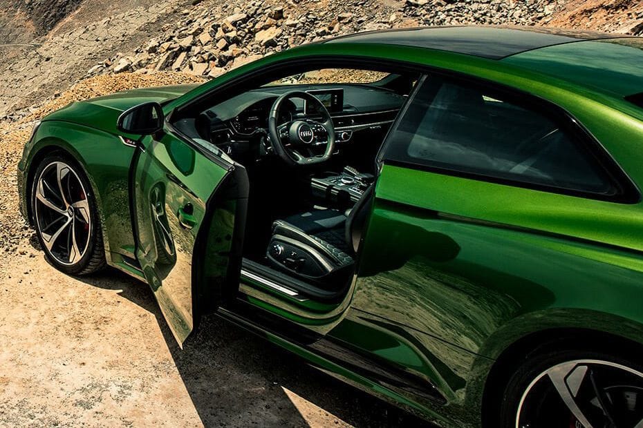 أودي آر إس 5 كوبيه Driver's Side View Door Open