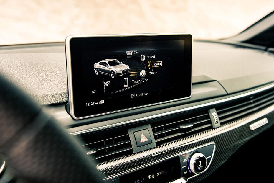 آر إس 5 كوبيه touch screen