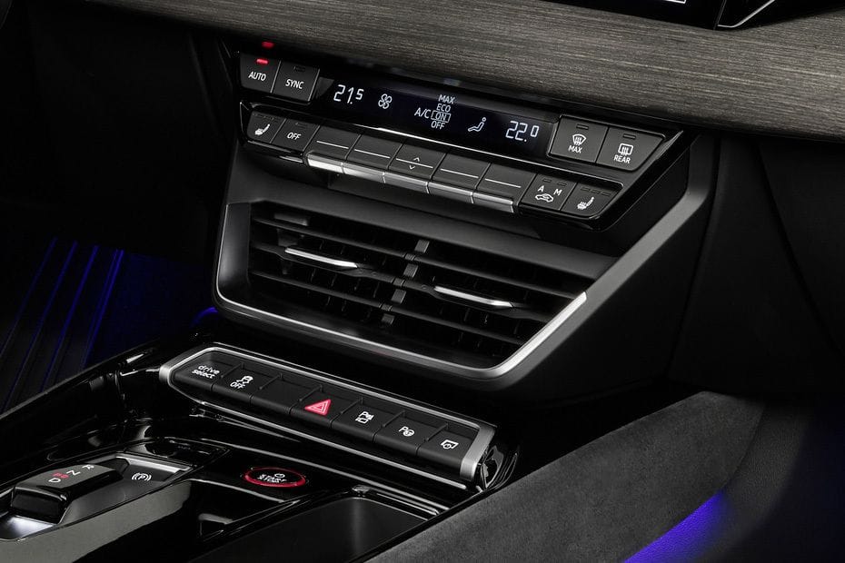 Front AC Controls of أودي إي-ترون جي تي