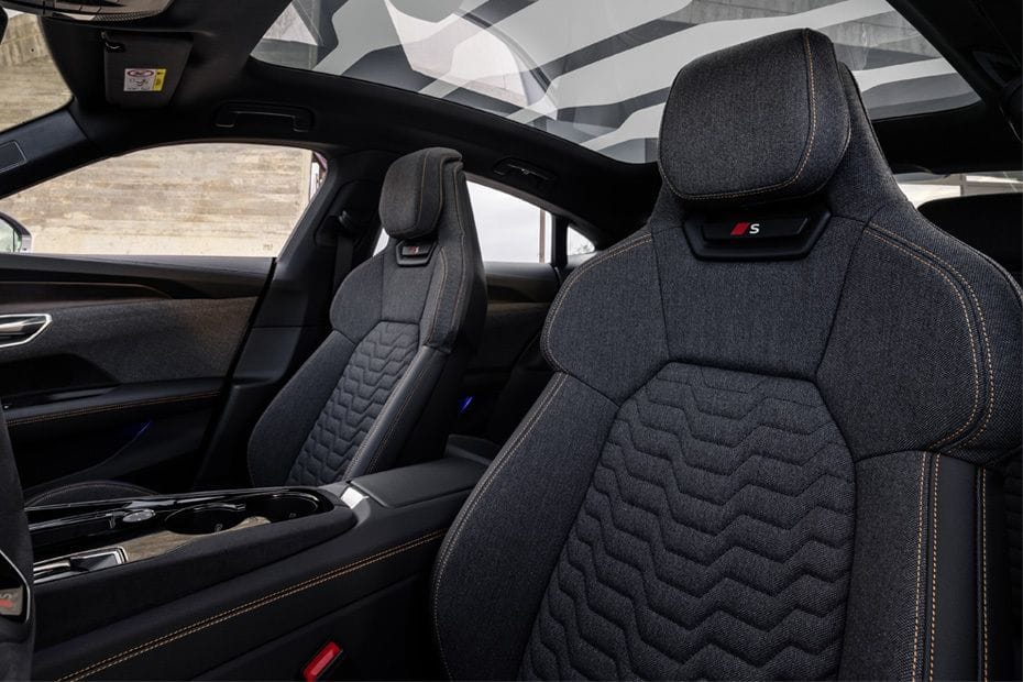 إي-ترون جي تي Front Seats