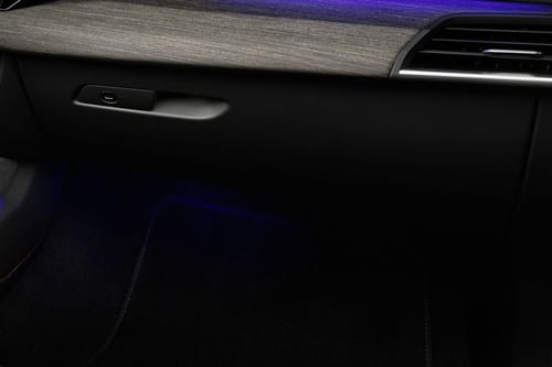 أودي إي-ترون جي تي Glove Box