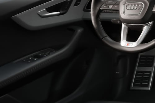 أودي SQ8 Drivers Side In Side Door Controls
