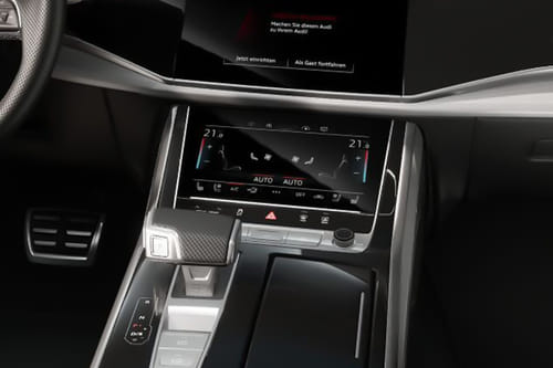 Front AC Controls of أودي SQ8