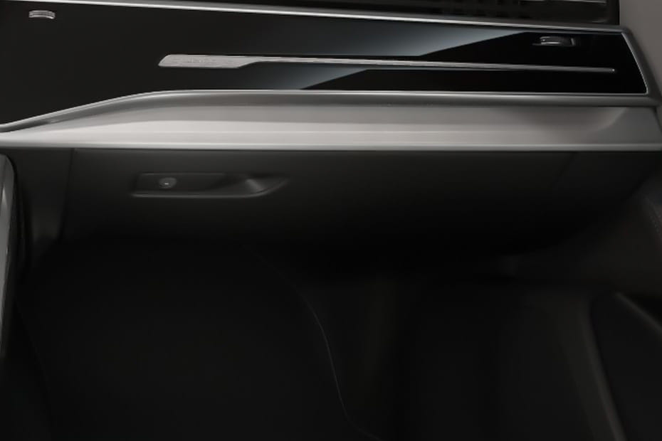 أودي SQ8 Glove Box