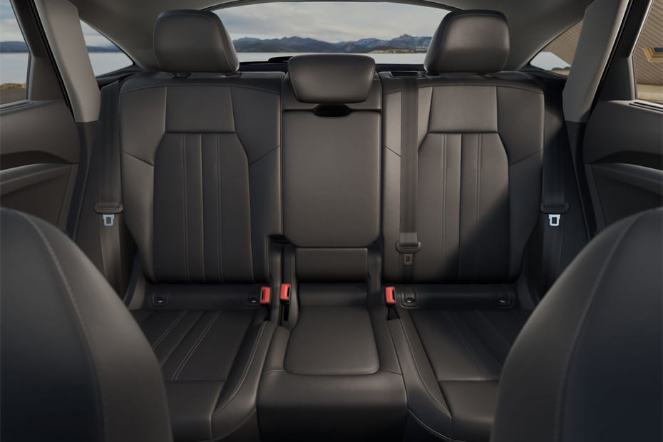 أودي كيو 5 سبورتباك Rear Seats