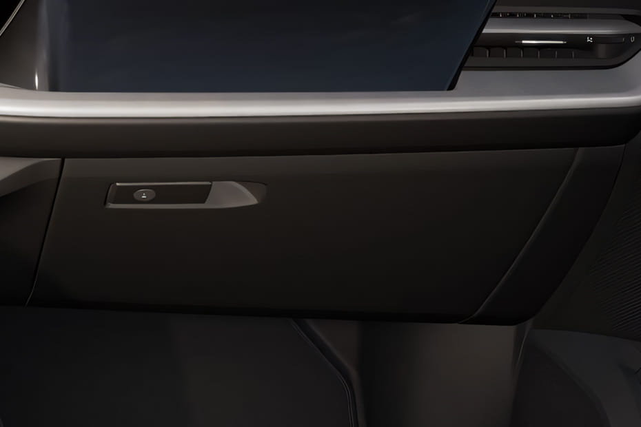 أودي كيو 5  Glove Box