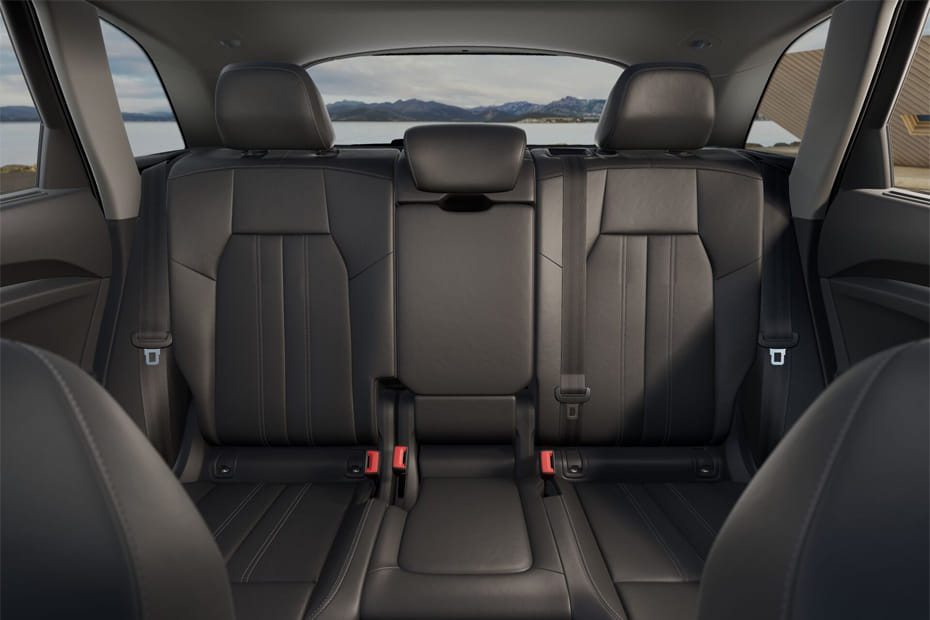 أودي كيو 5  Rear Seats