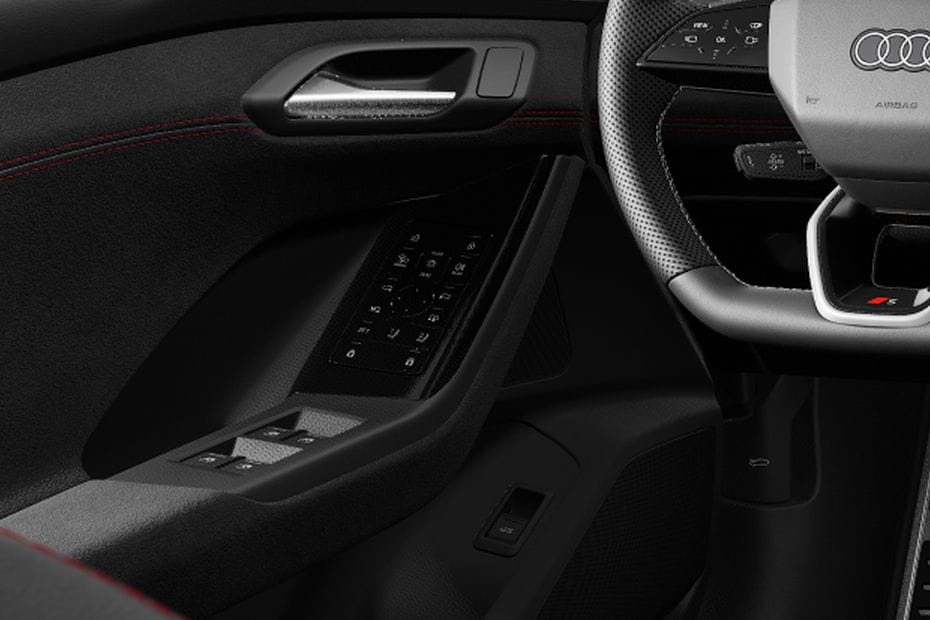أودي إس كيو 6 إي-ترون Drivers Side In Side Door Controls