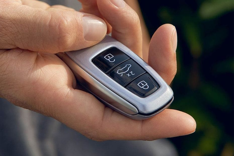 أودي A8 L Keychain Fob