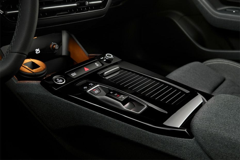 Center Controls of أودي أيه 6 إي-ترون