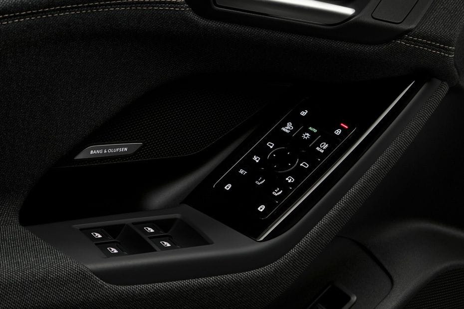 أودي أيه 6 إي-ترون Drivers Side In Side Door Controls