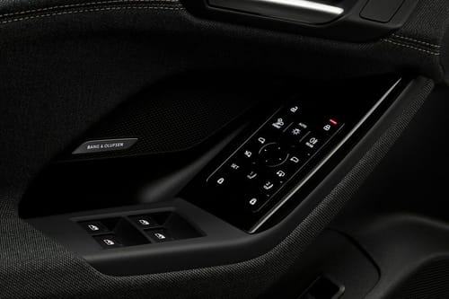 أودي أيه 6 إي-ترون Drivers Side In Side Door Controls