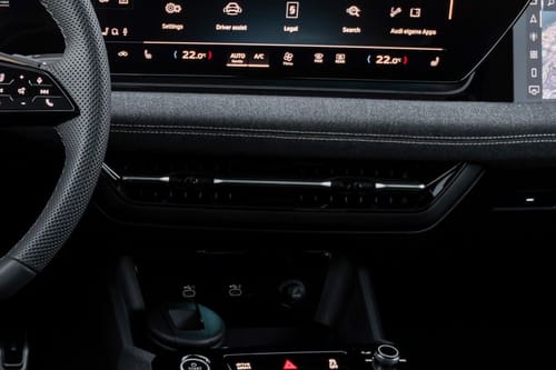 Front AC Controls of أودي أيه 6 إي-ترون