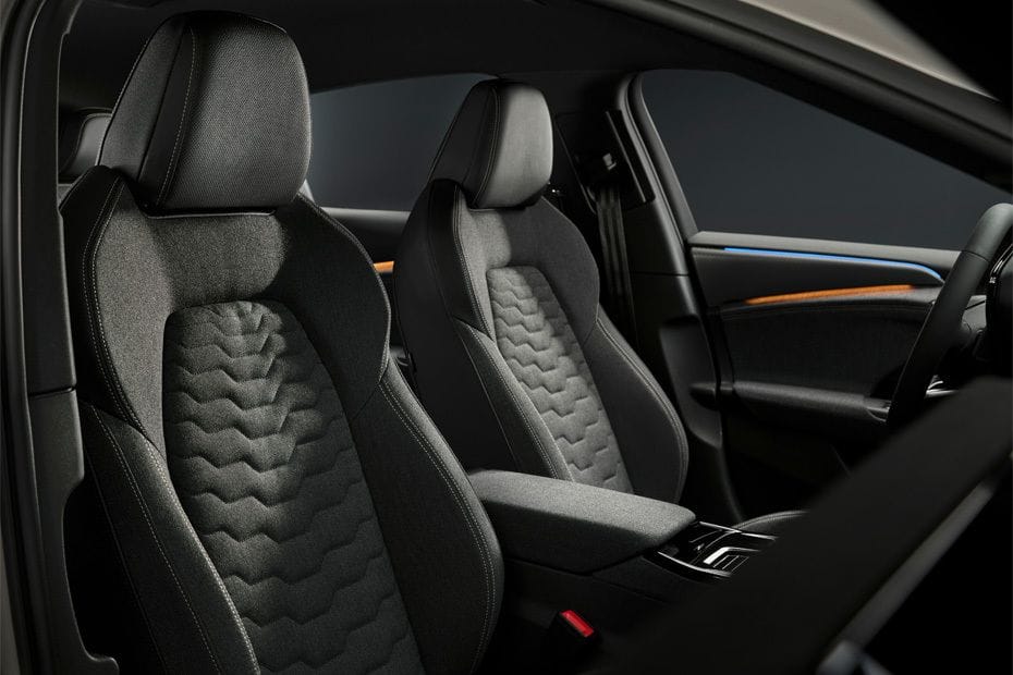 أيه 6 إي-ترون Front Seats