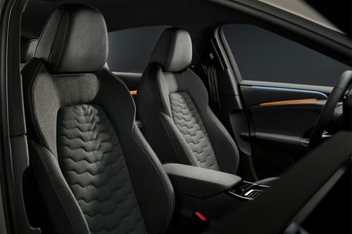 أيه 6 إي-ترون Front Seats