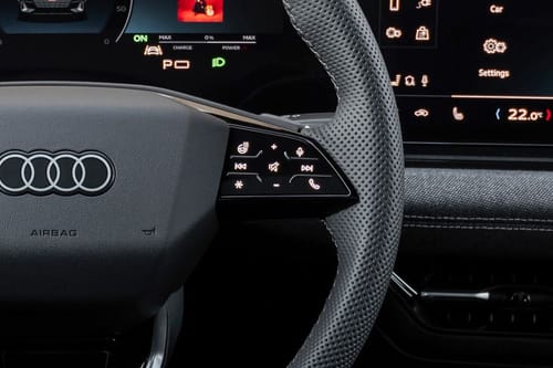 أودي أيه 6 إي-ترون Multi Function Steering