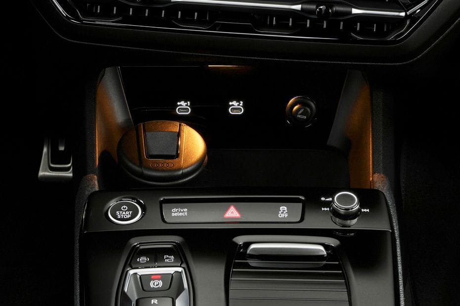 Power Accessories Outlet View of أودي أيه 6 إي-ترون