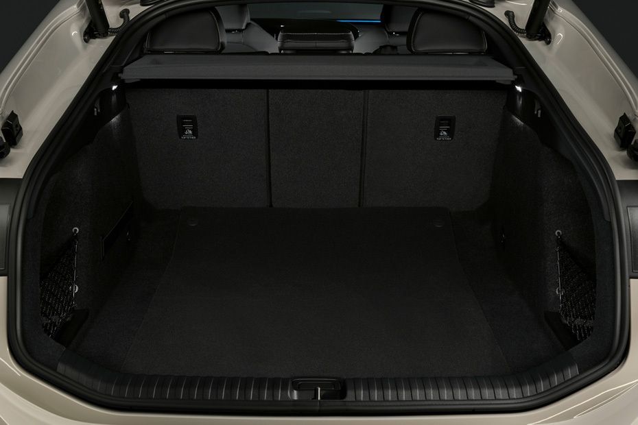 Storage Closer View of أودي أيه 6 إي-ترون