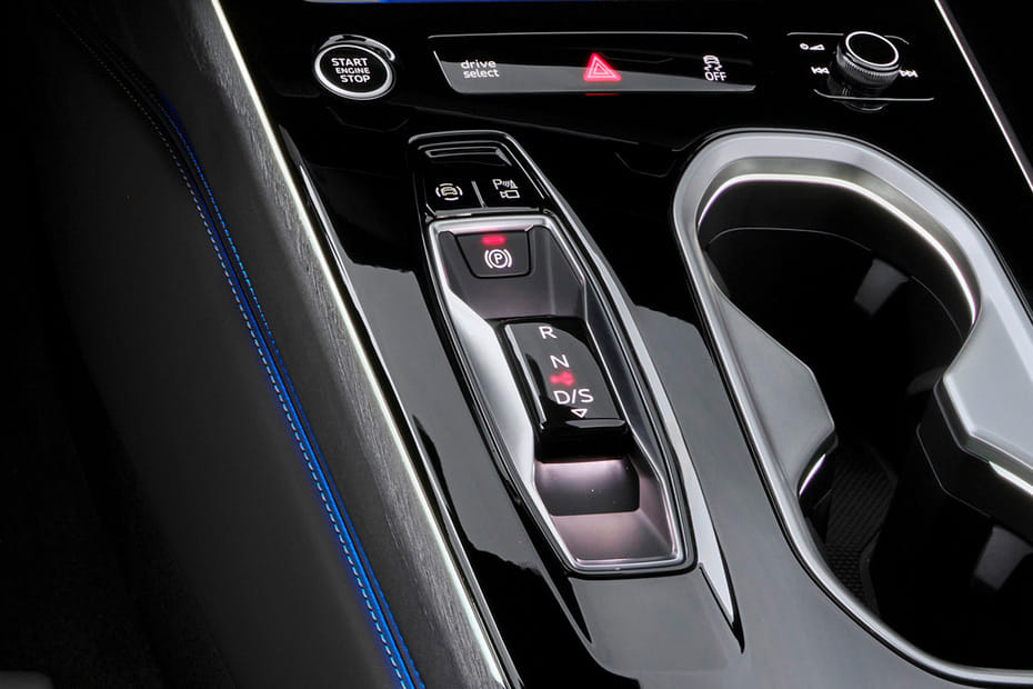 Center Controls of أودي A6