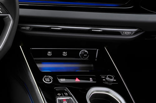 Front AC Controls of أودي A6