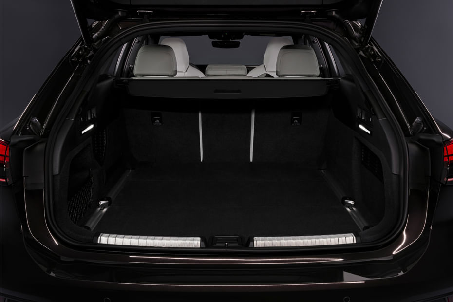 Storage Closer View of أودي إيه 6 أفانت