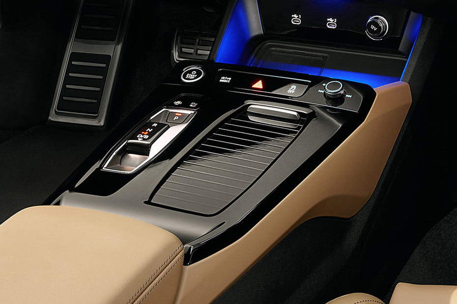 Center Controls of أودي A6L إي-ترون