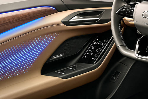 أودي A6L إي-ترون Drivers Side In Side Door Controls