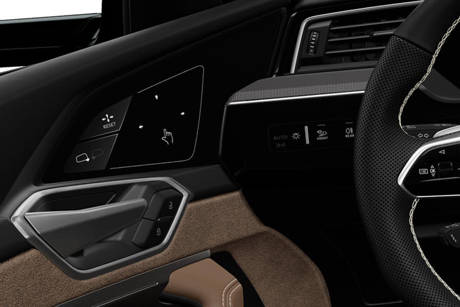 أودي Q8 إي-ترون Drivers Side In Side Door Controls