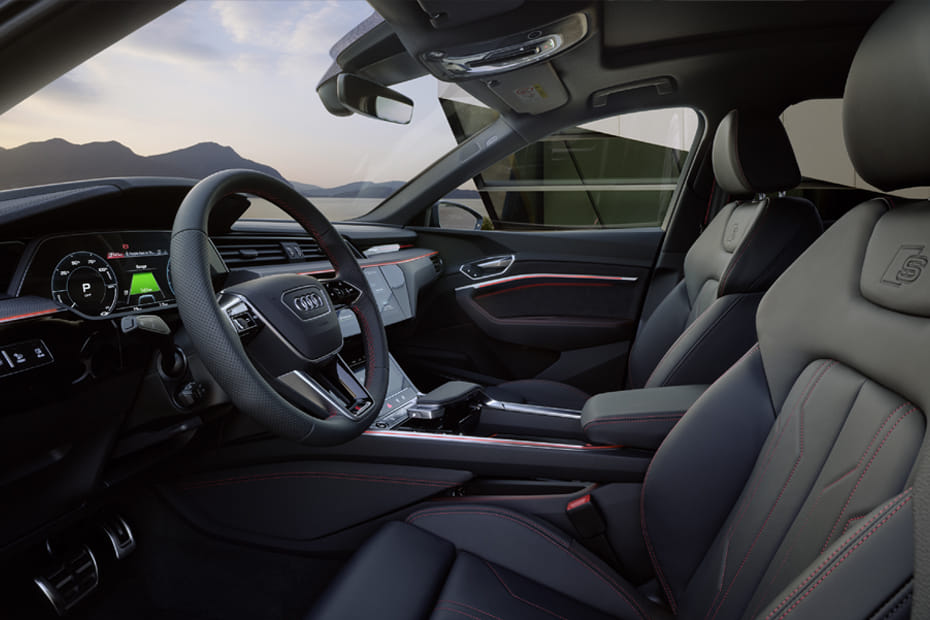 Q8 إي-ترون Front Seats
