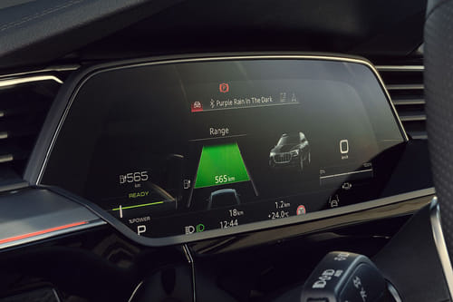 Stereo View of Q8 e-tron