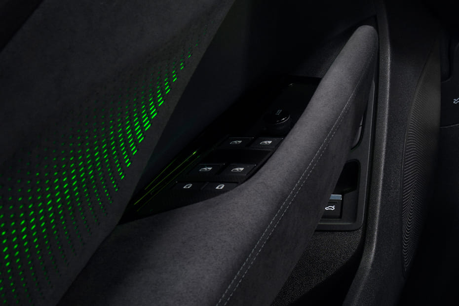 أودي كيو 3 2026 Drivers Side In Side Door Controls