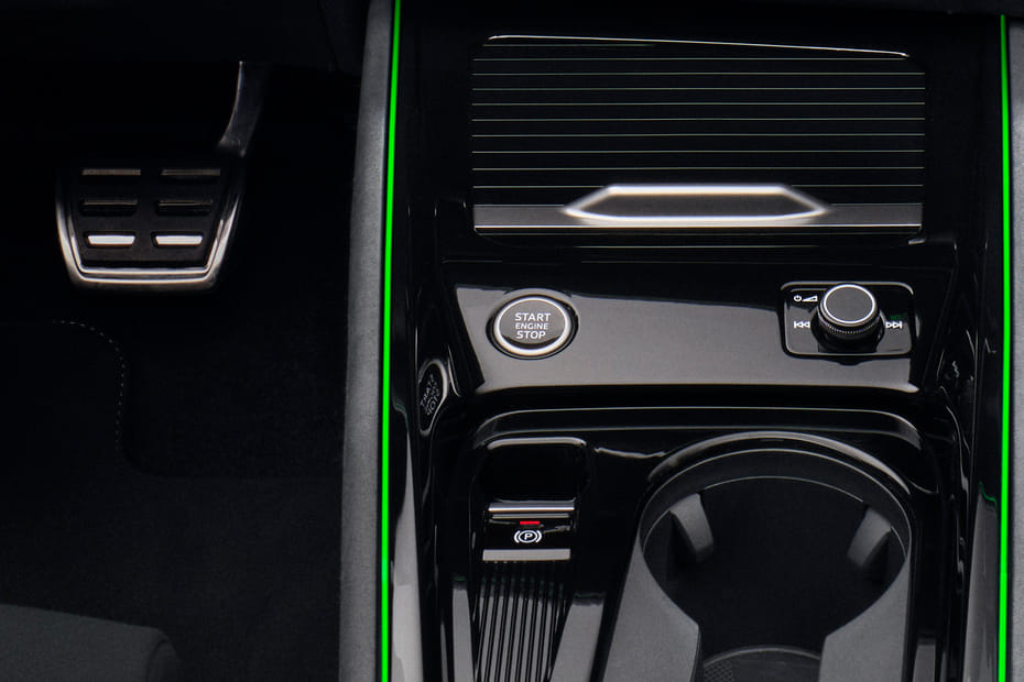 أودي كيو 3 2026 Engine Start Stop Button