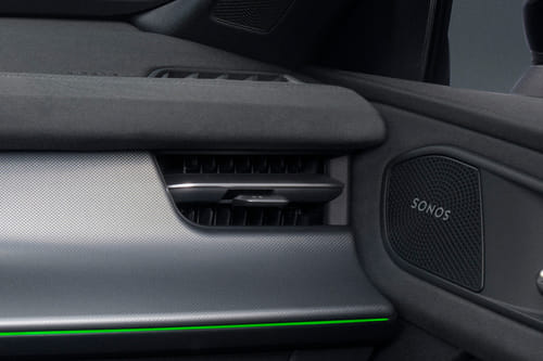 كيو 3 2026 Front Side Ac Vents