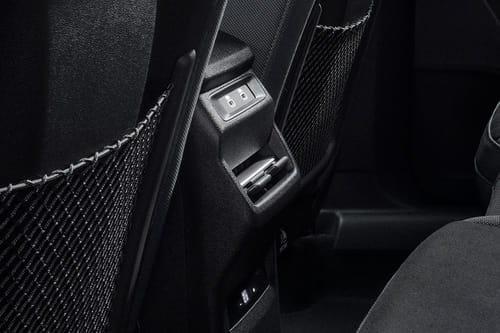 كيو 3 2026 Rear AC Controls