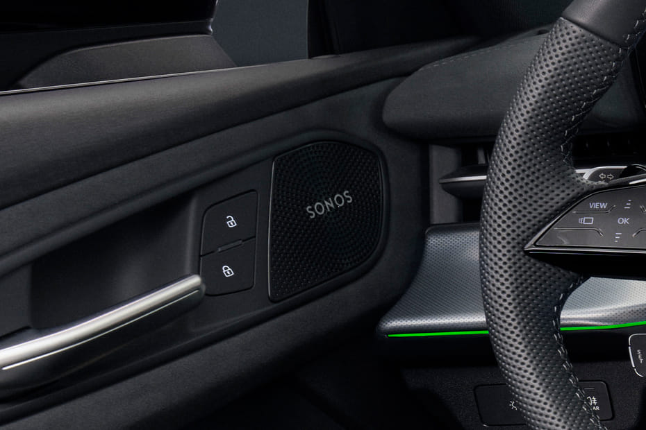 Speakers View of أودي كيو 3 2026