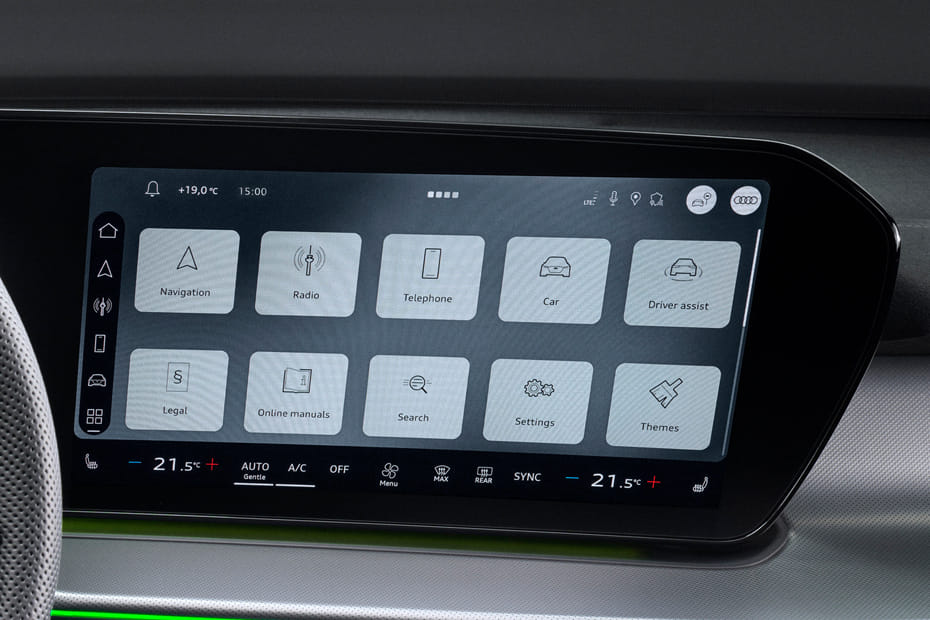 Stereo View of كيو 3 2026