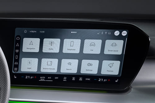 Stereo View of كيو 3 2026