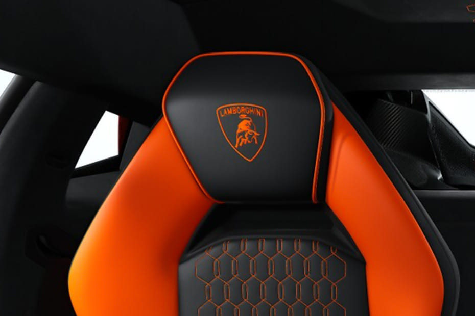 Revuelto Front Seat Headrest