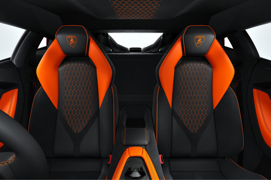 Revuelto Front Seats